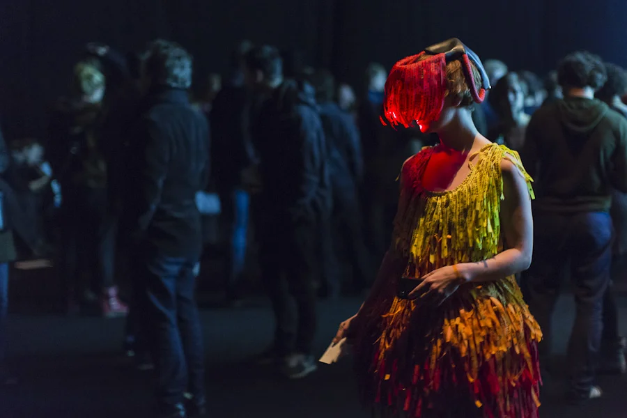 A performer wearing e-Ansã among the audience at CYNETART